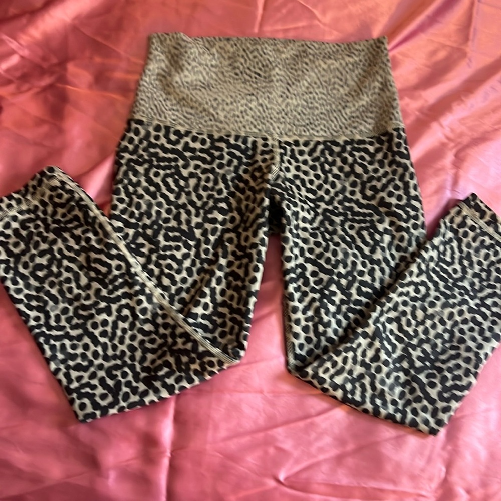 Lululemon Wunder Under crops